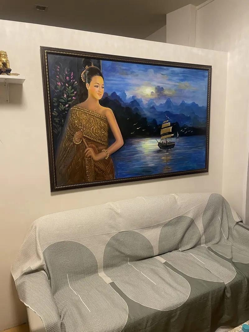The lounge, with a painting of a Thai lady